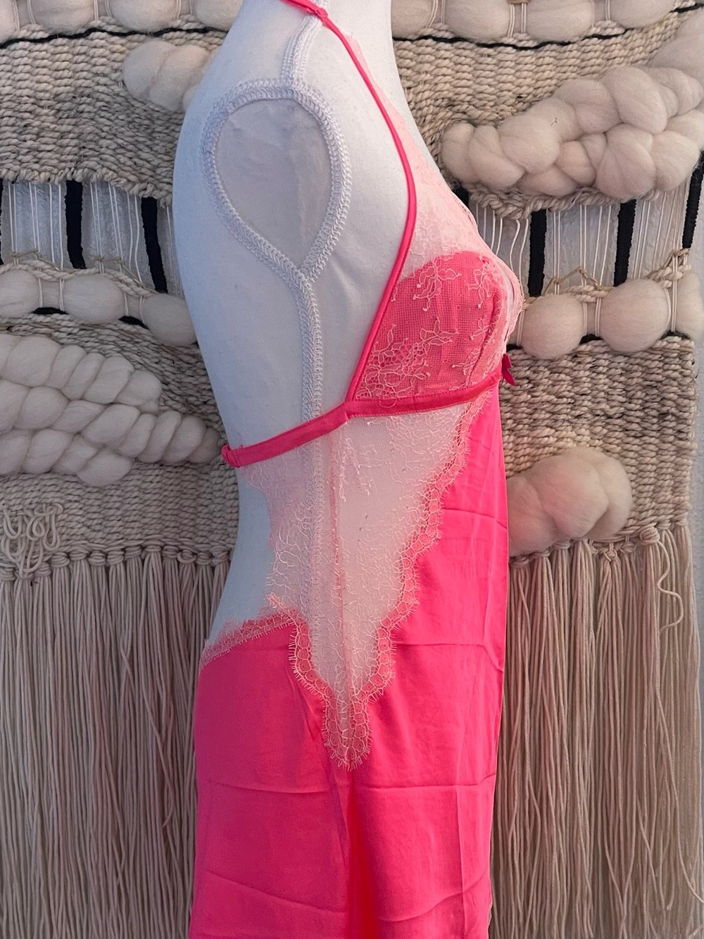 Victoria's Secret Fuchsia Pink & Pale Pink Lace Halter Chemise Lingerie NWOT - Picture 3 of 16
